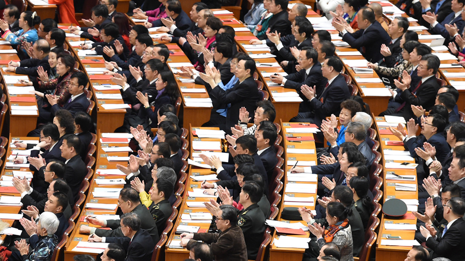 代表在会上鼓掌