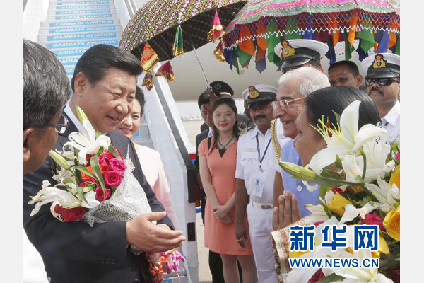 9月17日，国家主席习近平抵达古吉拉特邦艾哈迈达巴德市，开始对印度进行国事访问。 新华社记者 鞠鹏 摄