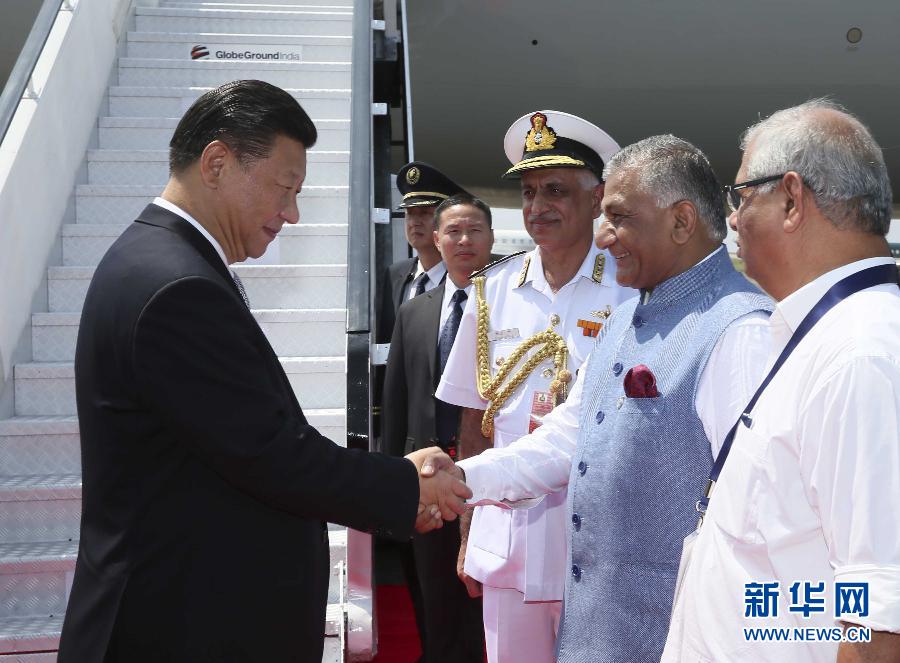 10月15日，国家主席习近平抵达印度果阿，应印度总理莫迪邀请，出席金砖国家领导人第八次会晤。 新华社记者兰红光摄 