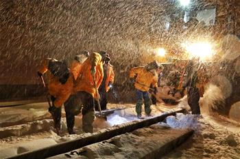 新疆多部门积极应对暴雪天气